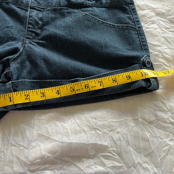 BoomBoom Jeans Juniors Low Cut Shorts - Picture 3 of 6